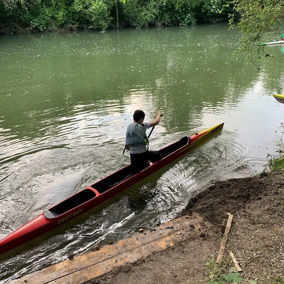 Las y los deportistas navarros ya en el agua